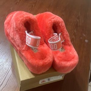 Melon Color UGG Slippers❤️❤️